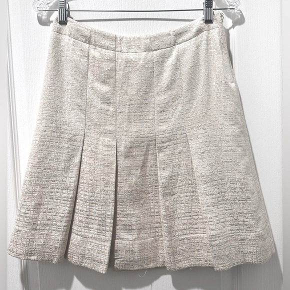Club Monaco Dropped Pleated A-line Skirt in Crosshatch Pearlized Brocade. - Picture 6 of 6